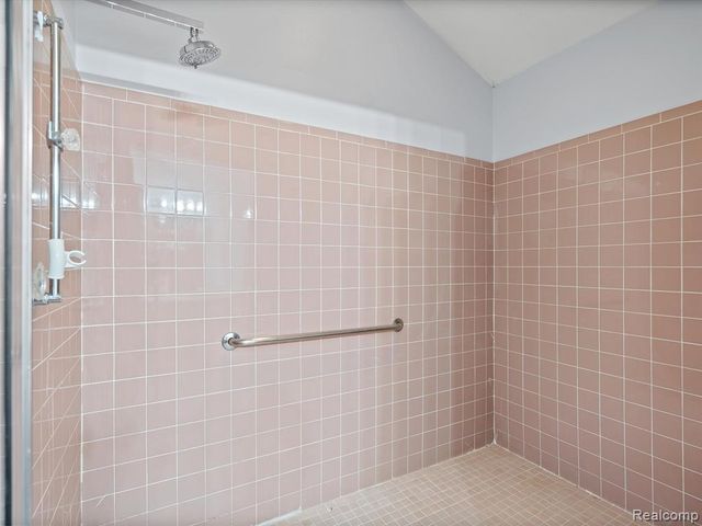 37670 Kingsburn Drive, Livonia, MI 48152