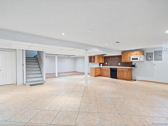 37670 Kingsburn Drive, Livonia, MI 48152