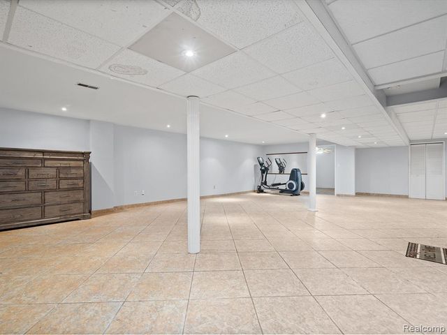 37670 Kingsburn Drive, Livonia, MI 48152