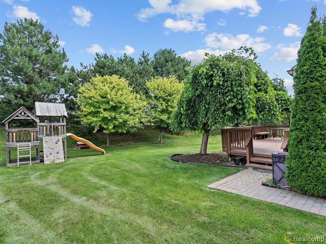 37670 Kingsburn Drive, Livonia, MI 48152