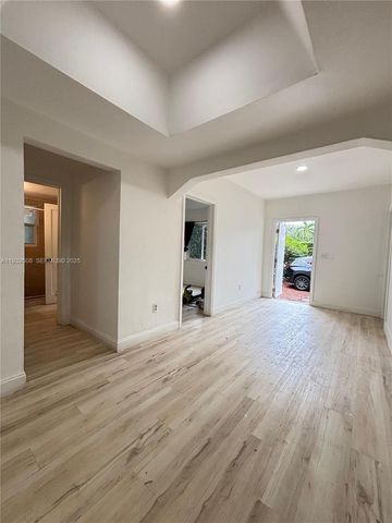 3031 NW 15th St 0, Miami, FL 33125