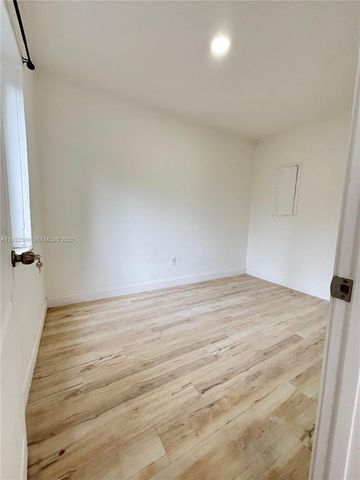 3031 NW 15th St 0, Miami, FL 33125