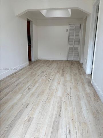 3031 NW 15th St 0, Miami, FL 33125