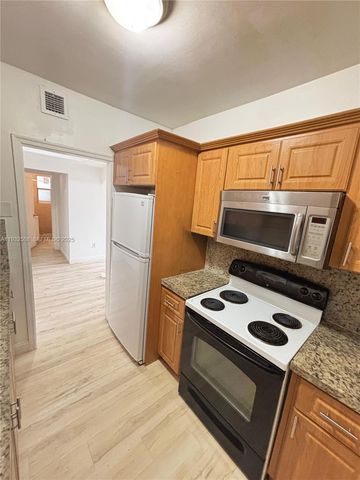 3031 NW 15th St 0, Miami, FL 33125