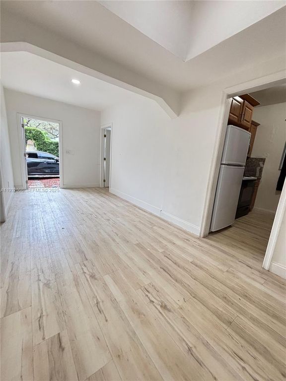 3031 NW 15th St 0, Miami, FL 33125