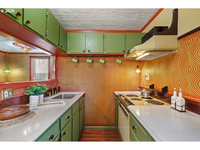 7070 Ne 7TH Pl, Portland, OR 97211