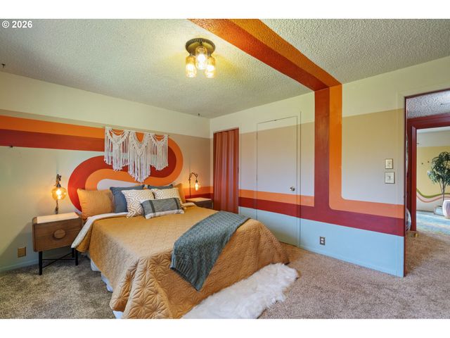 7070 Ne 7TH Pl, Portland, OR 97211