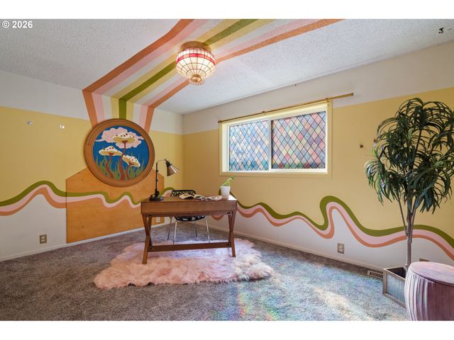 7070 Ne 7TH Pl, Portland, OR 97211