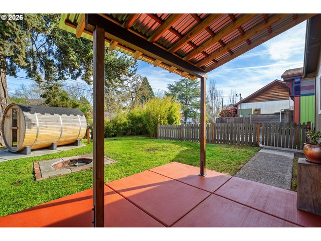 7070 Ne 7TH Pl, Portland, OR 97211