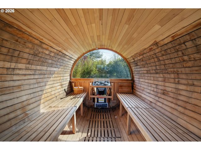 7070 Ne 7TH Pl, Portland, OR 97211