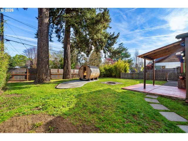 7070 Ne 7TH Pl, Portland, OR 97211