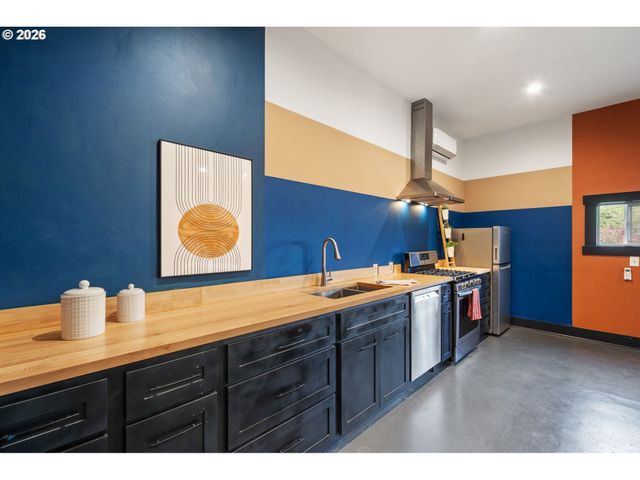 7070 Ne 7TH Pl, Portland, OR 97211