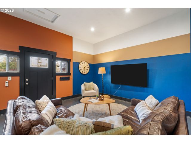 7070 Ne 7TH Pl, Portland, OR 97211