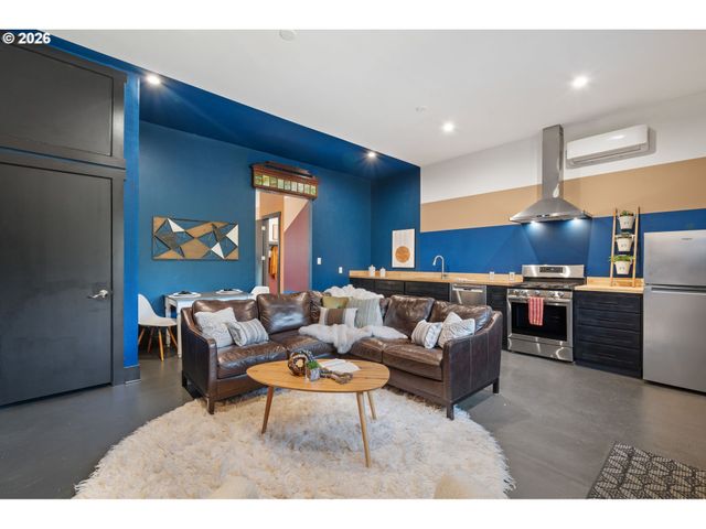 7070 Ne 7TH Pl, Portland, OR 97211