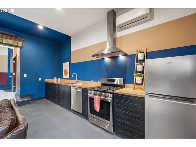 7070 Ne 7TH Pl, Portland, OR 97211