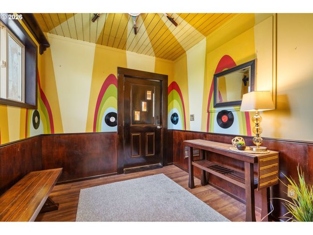 7070 Ne 7TH Pl, Portland, OR 97211