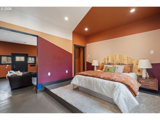 7070 Ne 7TH Pl, Portland, OR 97211