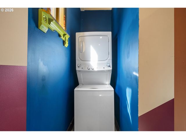 7070 Ne 7TH Pl, Portland, OR 97211