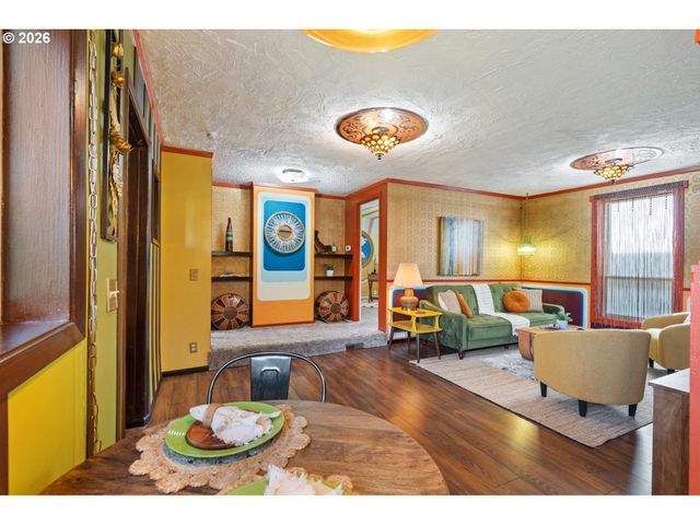 7070 Ne 7TH Pl, Portland, OR 97211