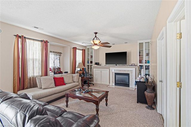 945 Foxboro DR, Newport News, VA 23602
