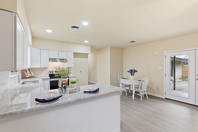 829 Joanna Drive, Hurst, TX 76053