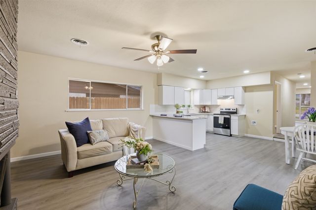 829 Joanna Drive, Hurst, TX 76053