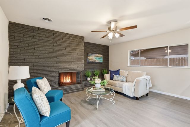 829 Joanna Drive, Hurst, TX 76053