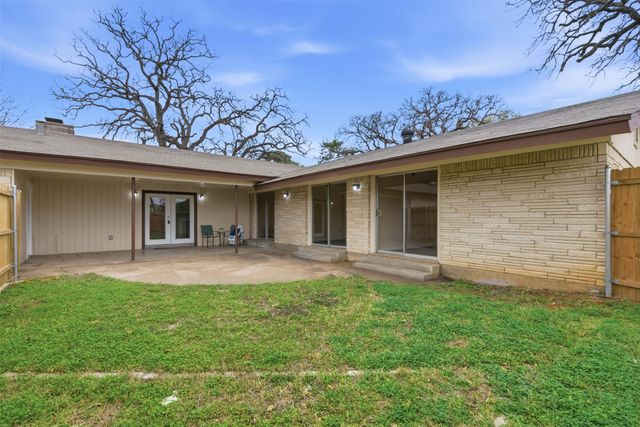 829 Joanna Drive, Hurst, TX 76053