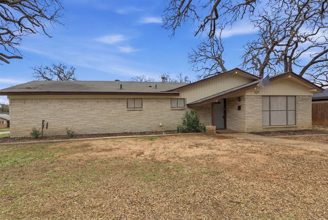 829 Joanna Drive, Hurst, TX 76053