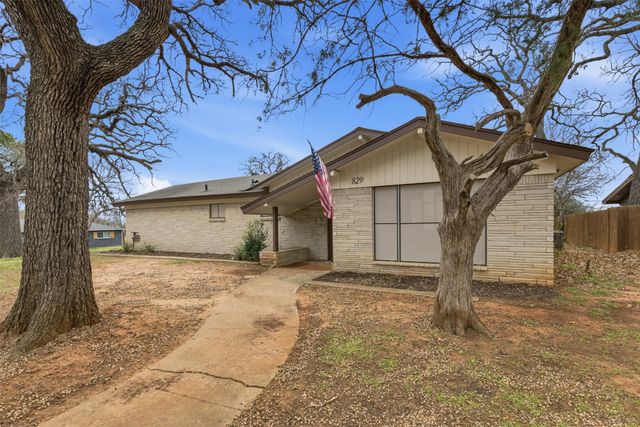 829 Joanna Drive, Hurst, TX 76053