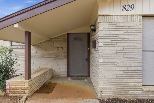 829 Joanna Drive, Hurst, TX 76053