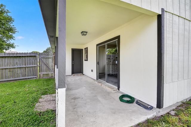 2301 7th Avenue N, Texas City, TX 77590
