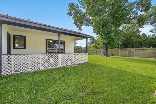 2301 7th Avenue N, Texas City, TX 77590