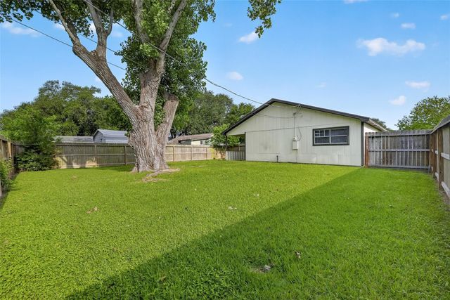 2301 7th Avenue N, Texas City, TX 77590