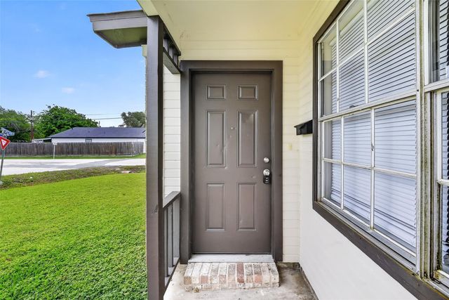 2301 7th Avenue N, Texas City, TX 77590
