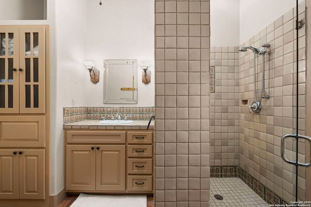 8749 phoenix, Universal City, TX 78148