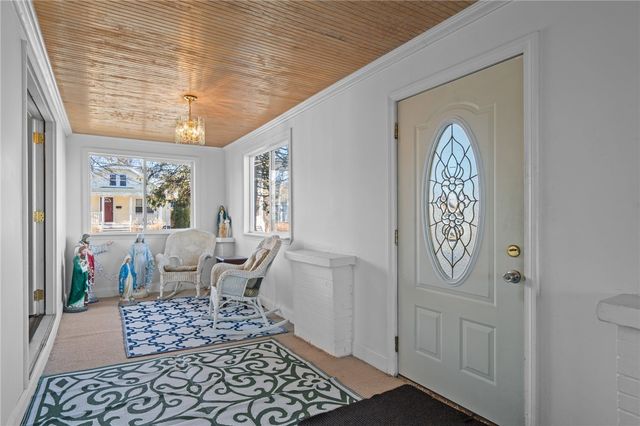 16 Courtway Street, Narragansett, RI 02882