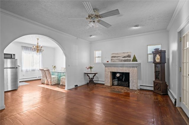 16 Courtway Street, Narragansett, RI 02882