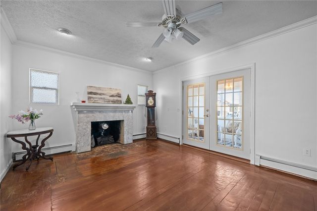 16 Courtway Street, Narragansett, RI 02882