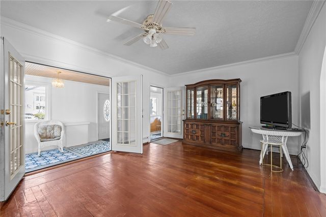 16 Courtway Street, Narragansett, RI 02882