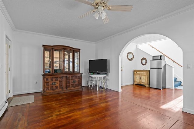 16 Courtway Street, Narragansett, RI 02882