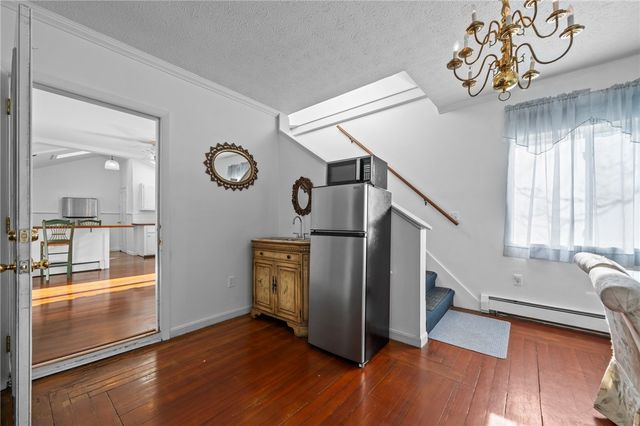 16 Courtway Street, Narragansett, RI 02882