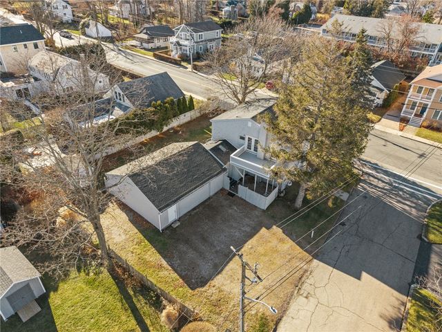 16 Courtway Street, Narragansett, RI 02882