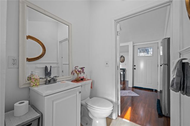 16 Courtway Street, Narragansett, RI 02882