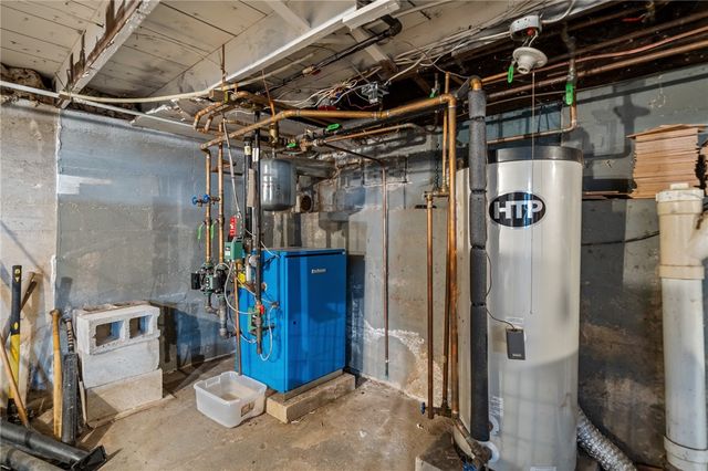 16 Courtway Street, Narragansett, RI 02882