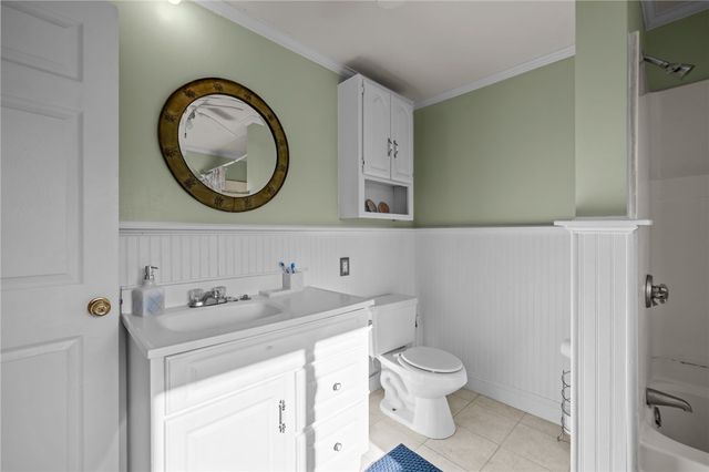 16 Courtway Street, Narragansett, RI 02882