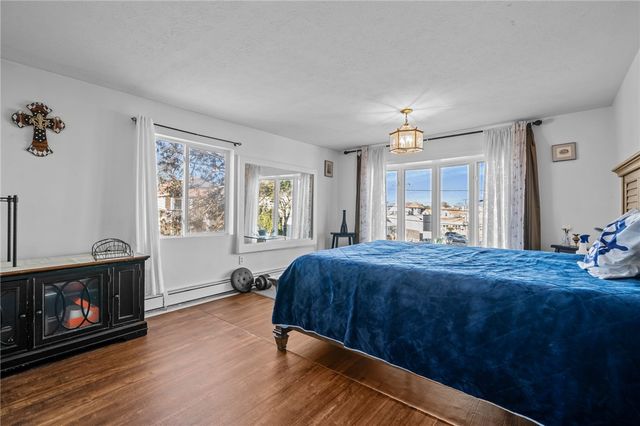 16 Courtway Street, Narragansett, RI 02882