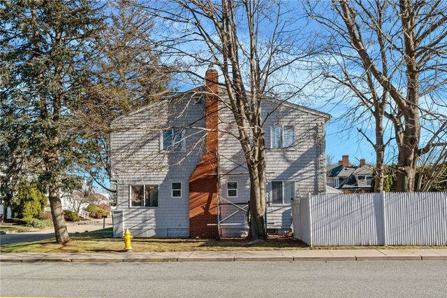16 Courtway Street, Narragansett, RI 02882
