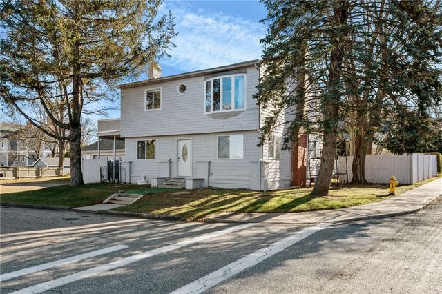 16 Courtway Street, Narragansett, RI 02882