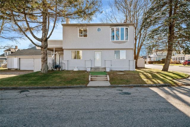 16 Courtway Street, Narragansett, RI 02882